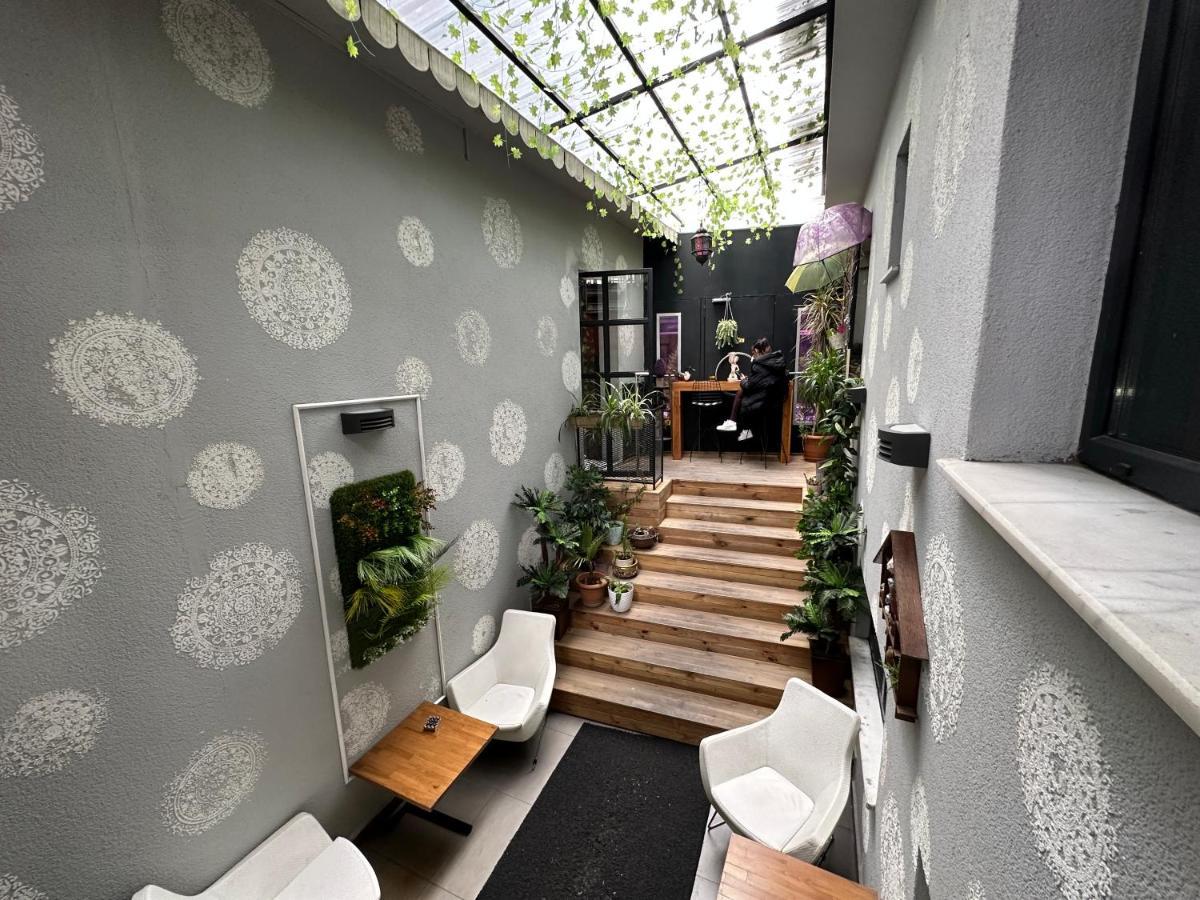 Black Art Hotel 5*