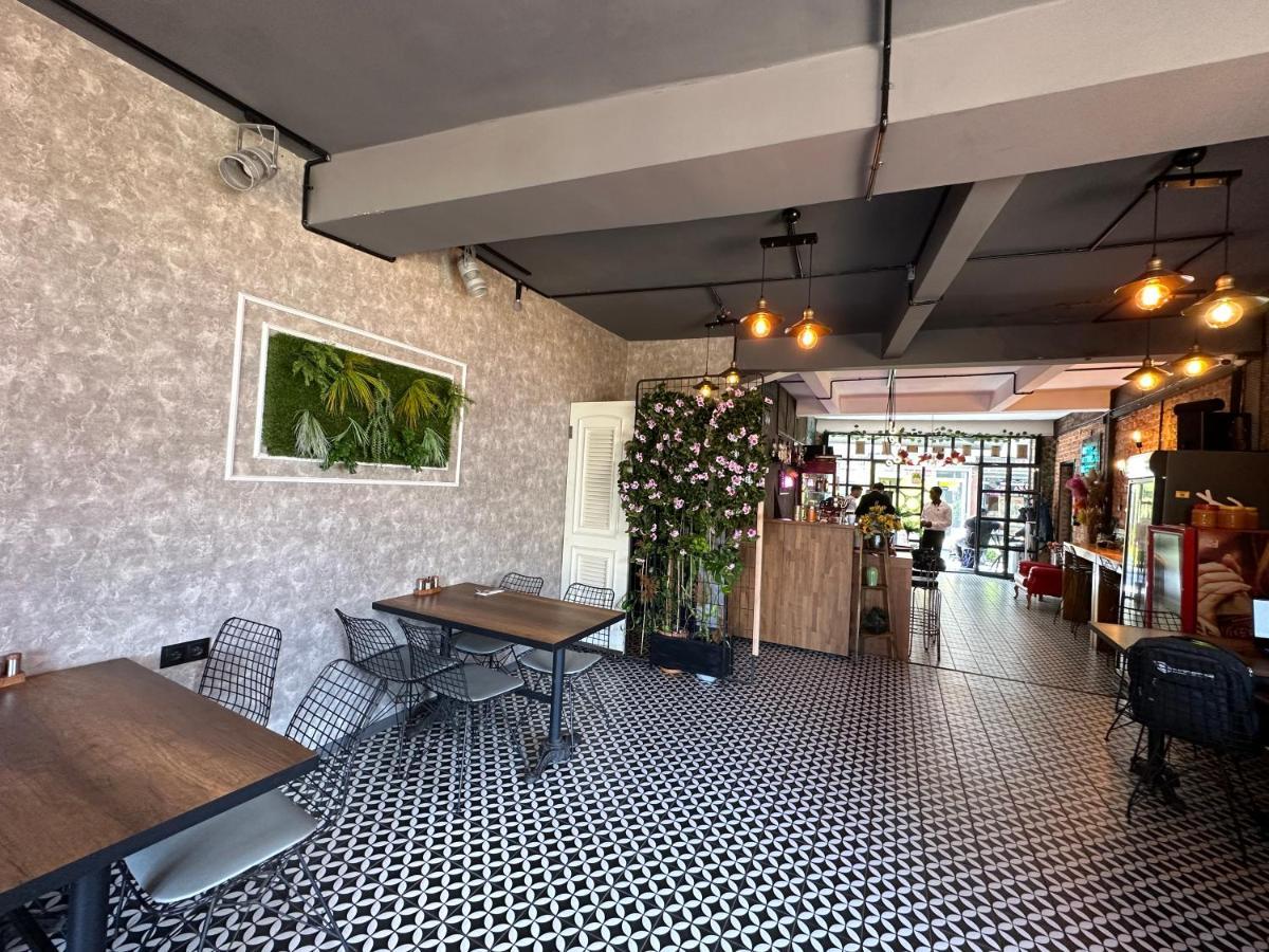 Black Art Hotel 5*